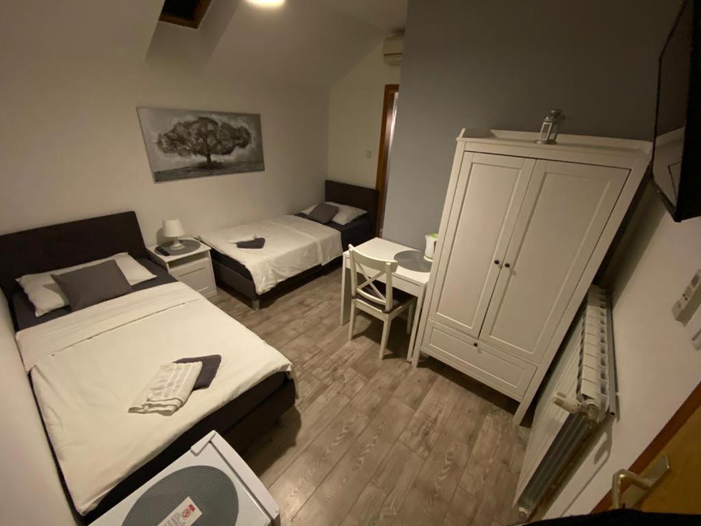 Guest House Lucija Buzin Eksteriør billede