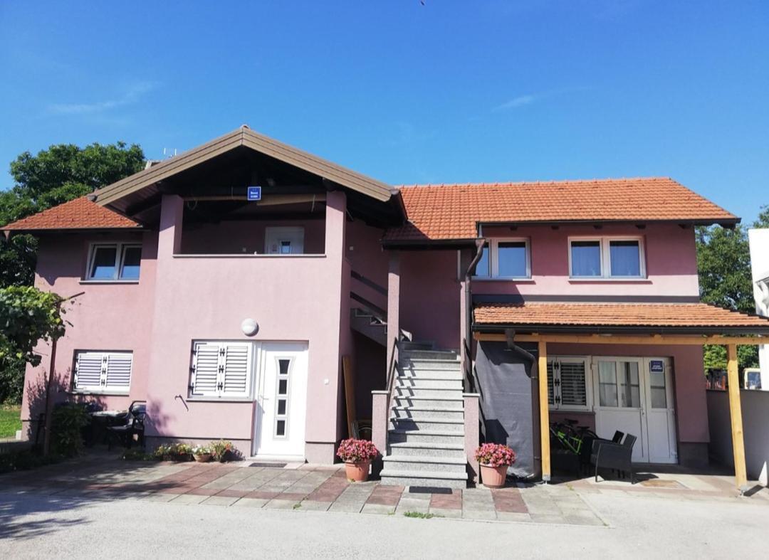 Guest House Lucija Buzin Eksteriør billede